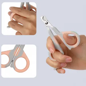 Professional pet nail clipper with comfortable grip and stainless steel blade for dogs and cats.