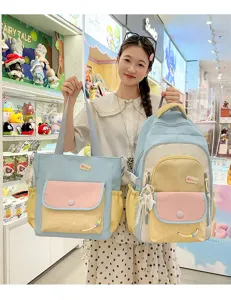 Schönes farbblockiertes Schulrucksack- und Tragetaschen-Set mit sehr grosser Kapazität.