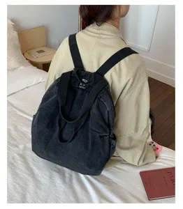 Sac à dos vintage en denim noir lavé pour femme, grand sac fourre-tout décontracté.