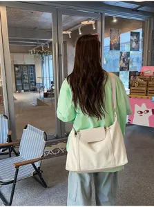 Bolso bandolera blanco de gran capacidad, bolso casual de viaje con correa ancha detalle