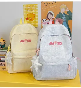 Gran mochila escolar elegante con diseño de bloques de color y bonito colgante para niñas.