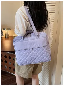 Vista dettagliata borsa shopper pc donna nylon quilted viola chiaro lavoro tempo libero.