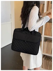 Borsa tote in nylon trapuntato nero, borsa a tracolla casual per laptop con elegante motivo a griglia.