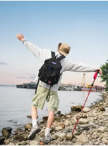 Großer Outdoor-Wanderrucksack Detailansicht, strapazierfähige schwarze Reise-Schultasche.