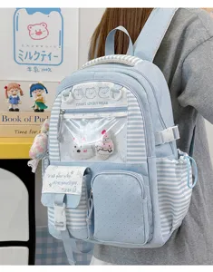 Zaino da studente azzurro a pois e righe con tasca frontale trasparente, stile borsa Ita, vista laterale.