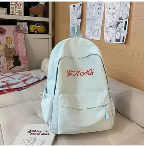 Lässiger hellblauer Canvas Schulrucksack mit roter Stickerei für Jugendliche und Schüler.
