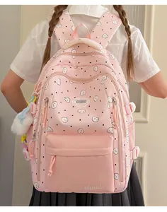 Rosa Schulrucksack mit süßem Wolken-Muster Design, mehreren Fächern und geräumiger Fronttasche.