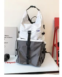 Zaino a quadri neutro di grande capacità per sport all'aperto e viaggio nero bianco