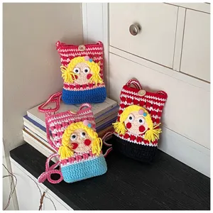 Handgemachte gehäkelte süße Cartoon Mädchen Umhängetasche, bunte Strick Handytasche.