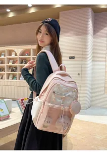 Vue détaillée de sac à dos d'étudiant colorblock mignon avec poche filet frontale.