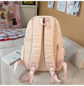 Rosa leichter Freizeit Schulrucksack Detailansicht mit verstellbaren Trägern und Tasche.