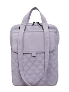Borsa shopper trapuntata in nylon lavanda con manici, elegante borsa per laptop.
