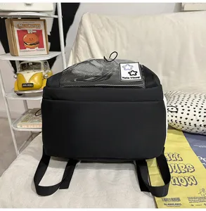 Vue détaillée de ce sac à dos scolaire élégant, grande capacité et design durable.