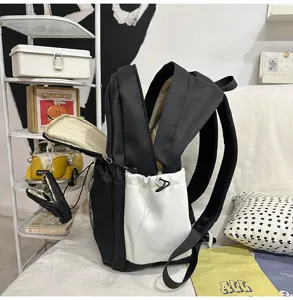 Sac à dos en toile élégant avec design color-block et grande capacité pour les étudiants.