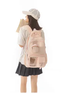 Vista dettagliata dello zaino in nylon Harajuku di grande capacità per studentesse e ragazze.