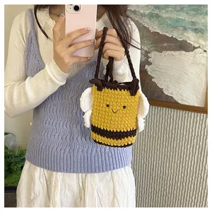 Handmade crochet cute bee shoulder bag contrast color crossbody phone bag for women use