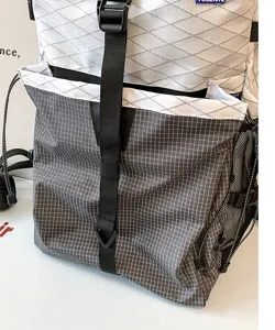 Zaino a quadri per escursionismo all'aperto, vista dettagliata, borsa da viaggio alla moda