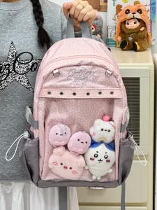 Vista dettagliata dello zaino ita trasparente a pois rosa con simpatici peluche all'interno.