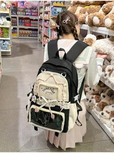 Vista dettagliata dello zaino stile harajuku bicolore dolce con tasca trasparente per ragazze