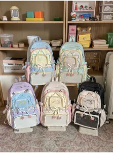 Vista dettagliata dello zaino ita Harajuku giapponese carino con tasca in rete e fiocchi.