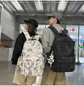 Trendy camouflage large capacity school backpack for students, multi-compartment casual daypack.