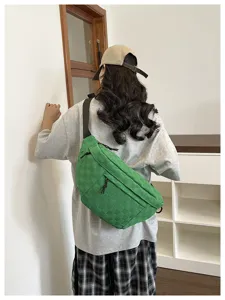 Grüne gewebte Umhängetasche, stylische und lässige Brusttasche für Reise und den Alltag.