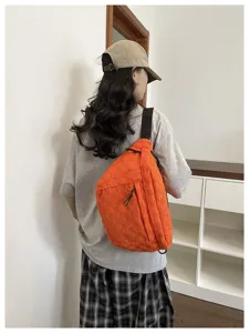 Oranger gewebter Nylon Umhängetasche Brusttasche Detailansicht für Alltag und Reisen.