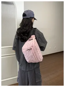 Rosa karierte Brusttasche, lässige Nylon Umhängetasche für tägliches Pendeln und Reisen.