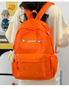 Niedlicher orangefarbener Pünktchen-Schulrucksack mit bunten Punkten und Flügel-Stickerei.