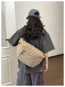 Lässige Umhängetasche mit großem Kapazität, karierte Brusttasche für den Alltag und Reisen.