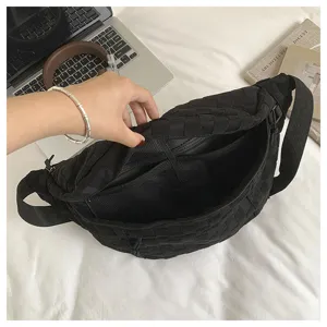Elegante schwarze gewebte Nylon Brusttasche mit grossem Stauraum fur Reisen und Alltag.
