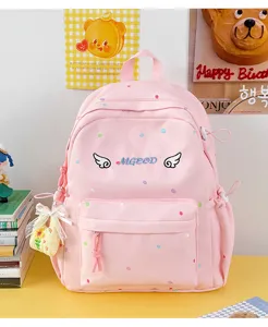 Niedlicher japanischer rosa Pünktchen-Schulrucksack mit Flügelstickerei für Schülerinnen.