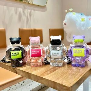 Bottiglia d'acqua orsetto carino con tracolla, grande tazza di plastica per bambini e studenti.