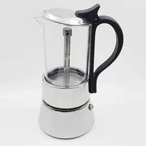 Transparant glazen moka pot detail met roestvrijstalen behuizing en ergonomisch zwarte handgreep.
