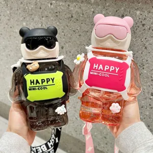 Bottiglia d'acqua in plastica con cannuccia a forma di orsetto per studenti e bambini.