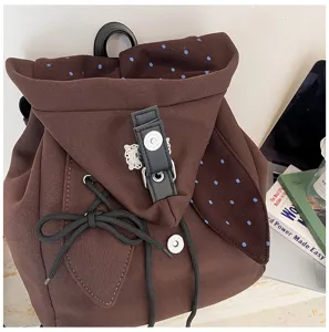 Brauner Kordelzug-Rucksack mit niedlichem Ohren-Design und sternenmuster, Detailansicht.