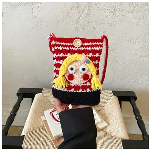 Gestrickte Handytasche mit süßem Cartoon-Mädchen und rot-weißem Karomuster für Damen.