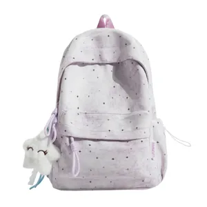 Nahaufnahme des niedlichen lila Sternenrucksacks mit Plüschwolken-Anhänger, Detailansicht.