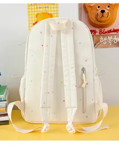 Detailansicht des niedlichen Polka-Dot-Schulrucksacks mit bunten Punkten und Pastellfarben.
