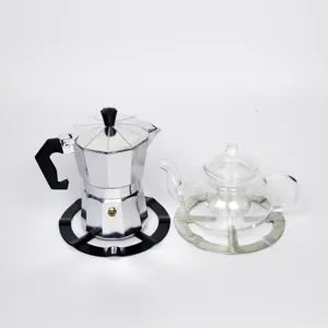 Gedetailleerd overzicht van gasfornuisrek en moka-potstandaard voor keuken en koffiebereiding.
