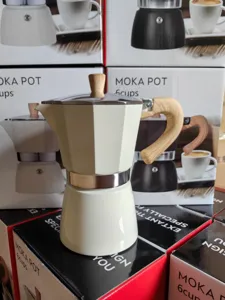 Κλασική ιταλική καφετιέρα μόκα με ξύλινη λαβή και κρεμ λευκό φινίρισμα, 6 φλιτζάνια.