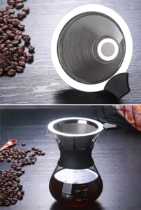 Glazen koffiezetapparaat set met roestvrijstalen filter en schaalverdeling, detail.