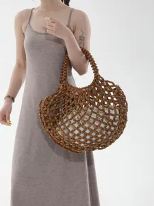 Sac cabas creux en perles de bois fait main, grand sac d'épaule élégant pour la plage.