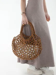 Sac cabas ajouré en perles de bois fait main, élégant sac d'épaule pour vacances plage.