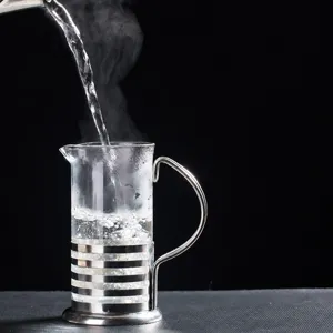Hittebestendige glazen Frankische koffiezetapparaat en theebereider met roestvrij stalen frame.