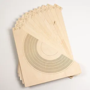 Séparateurs de disques vinyles en bois avec onglets alphabétiques pour le rangement.