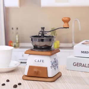 Manueller Vintage Kaffeemuehle mit Keramikgehaeuse Holzzug und Kurbel fuer den Hausgebrauch.