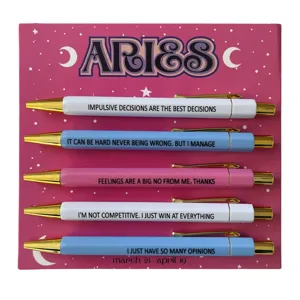 Set di penne a sfera zodiacali Ariete con cinque penne colorate su cartoncino decorativo.