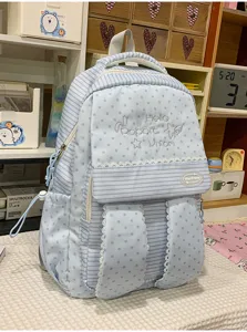Vue détaillée du sac à dos bleu à rayures étoiles avec jolie bordure en dentelle.