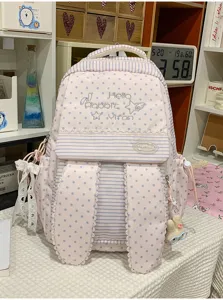 Joli détail de sac à dos pastel avec oreilles de lapin, impression d'étoiles et rayures.